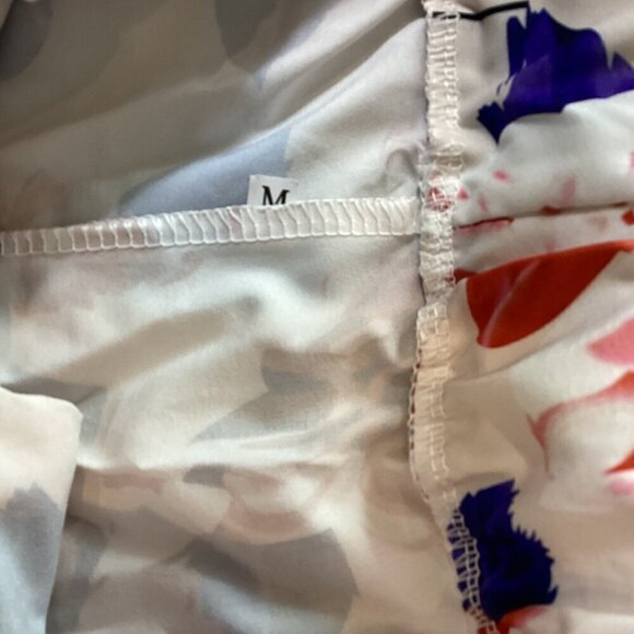 Floral Print 2-Piece Set Flowy Cropped Halter Top and Shorts Sz M  19578 - Picture 6 of 6